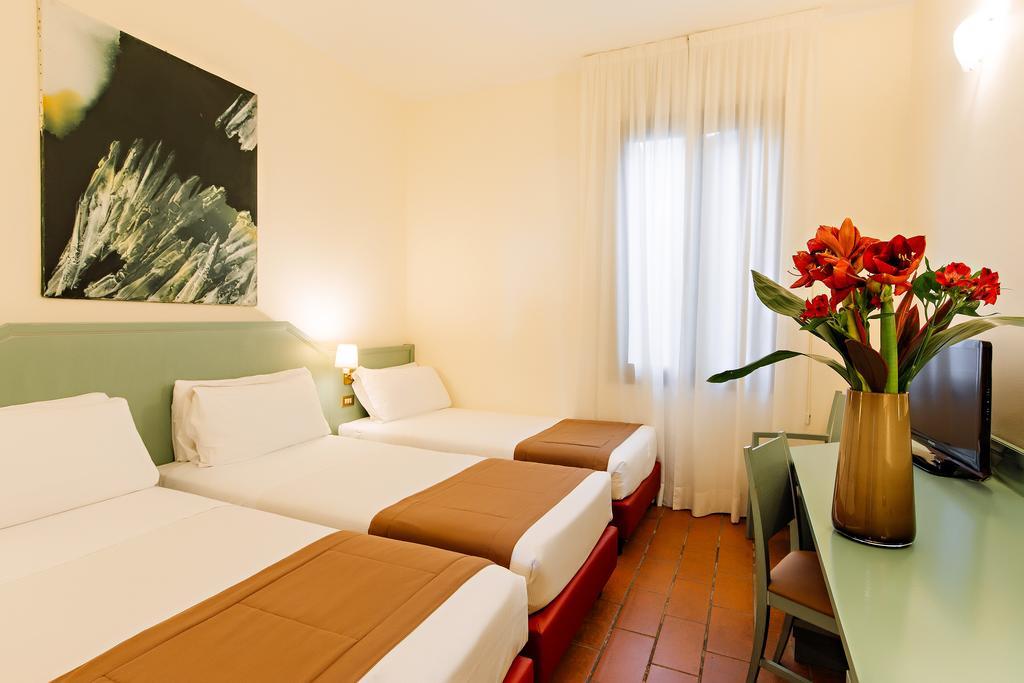Excel Hotel Naviglio - Ca'Bianca Milán Exterior foto